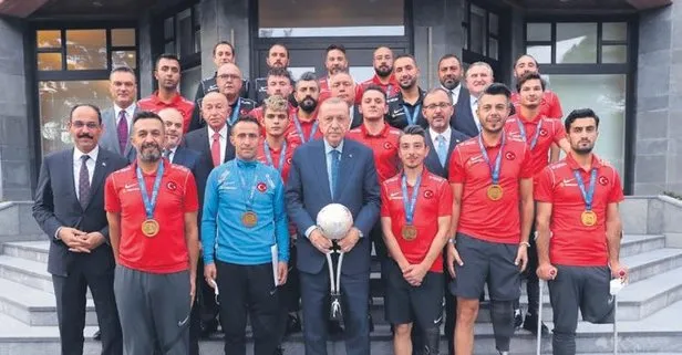 Ampute Futbol Milli Takımı, Başkan Recep Tayyip Erdoğan’ı ziyaret etti