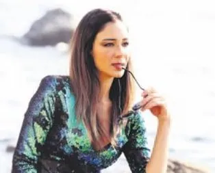 Dünyaya kafa tutan kadın