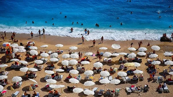 yazlik-kiralari-tavan-yapti-250-bin-euroya-bir-ay-bodrum-marmaris-fethiye-alacati-cesmede-yazlik-kiralari-ne-k-1649920168256.jpg Yazlık kiraları tavan yaptı! 250 bin euroya bir ay... Bodrum, Marmaris, Fethiye, Alaçatı, Çeşme'de yazlık kiraları ne kadar?-4