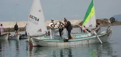 Trabzon'un Beşikdüzü ilçesinde geleneksel mayıs şenlikleri dolayısıyla denize açılan iki teknenin alabora olması sonucu 38 kişi boğuldu, 15 kişi yaralandı