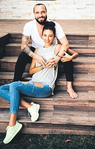 Popçu Berkay uyanık çıktı! Aracına ‘T’ plaka taktırdı indirimi kaptı...