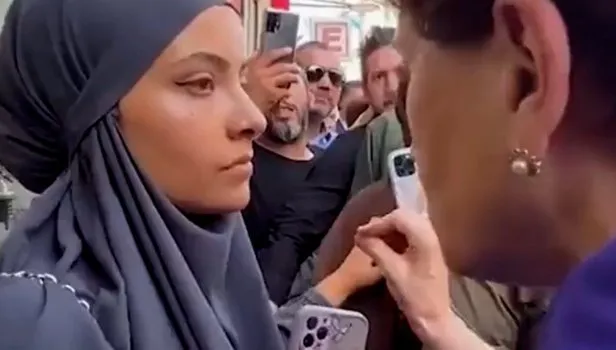 Meral Akşener, kendisine soru soran kızı azarladı parmak salladı!