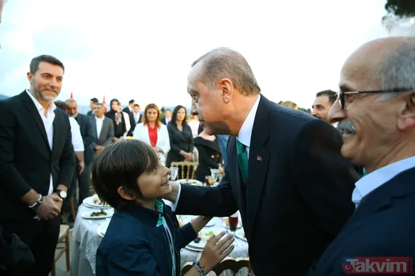 Cumhurbaşkanı Erdoğan İstanbul'da sanatçı ve sporcularla iftar yaptı - 31