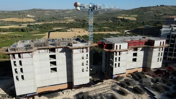 cevre-sehircilik-ve-iklim-degisikligi-bakani-mehmet-ozhaseki-buyuk-bir-imkan-diyerek-acikladi-vatandas-evini-y-1692279066739.jpeg Çevre Şehircilik ve İklim Değişikliği Bakanı Mehmet Özhaseki 'Büyük bir imkan' diyerek açıkladı: Vatandaş evini yaptıkça para vereceğiz-5