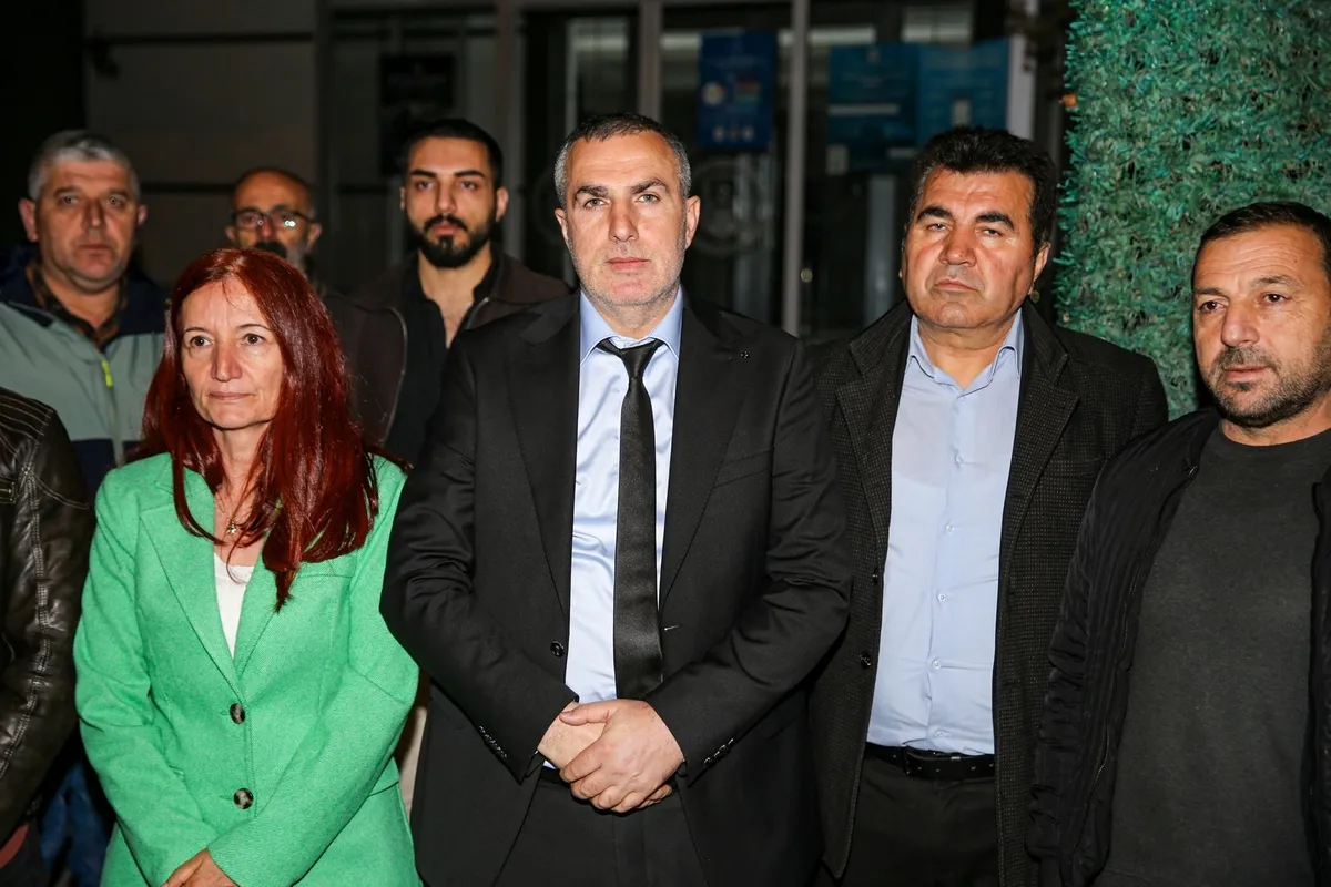 gulistan-doku-dosyasina-avukat-sabotaji-once-sizinti-yapti-sonra-dosyanin-onune-gecmeye-kalkti-1776867373669.jpeg Gülistan Doku dosyasına "avukat" sabotajı! Önce sızıntı yaptı sonra dosyanın önüne geçmeye kalktı-4