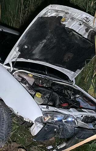 Şarampole yuvarlandı eşini aradı: Kaza geçirdim sakin ol