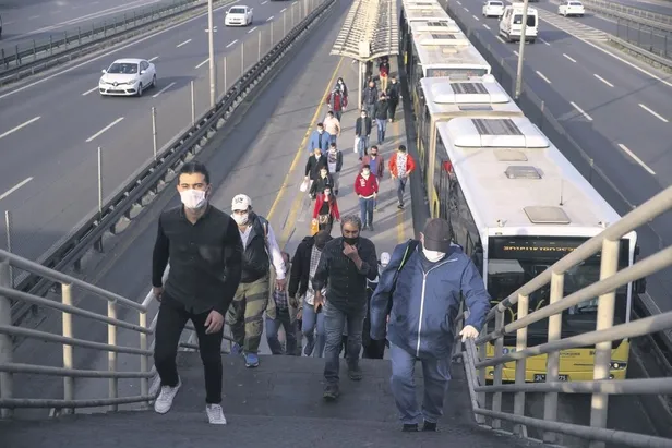 Karantinadan çıkan onbinler AVM'lere akın etti-8