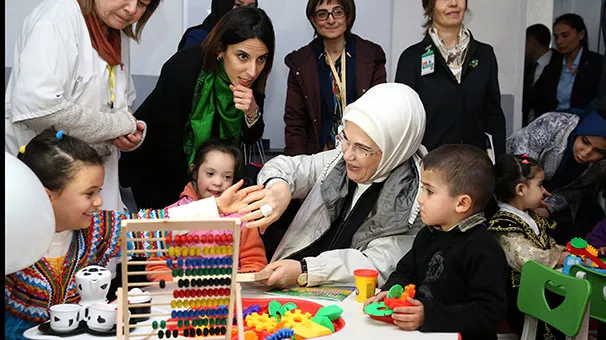 Emine Erdoğan, ismini taşıyan anaokulu ve çocuk parkının açılışına katıldı-13