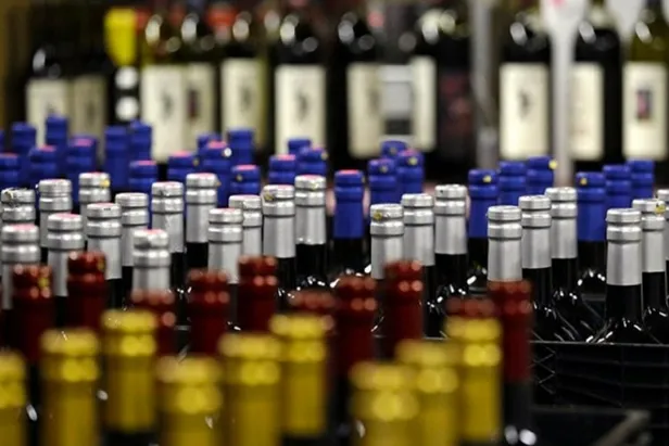 yilbasinda-alkol-satisi-yasak-mi-yilbasinda-alkol-yasagi-var-mi-31-aralik-2020-alkol-satisi-olacak-mi-1609410665904.jpg Yılbaşında alkol satışı yasak mı? Yılbaşında alkol yasağı var mı? 31 Aralık 2020 alkol satışı olacak mı?-3