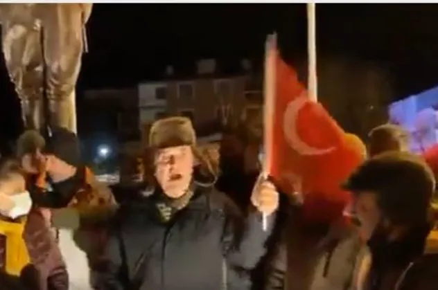 CHP'li Faruk Demir'den skandal! Samsun'daki Atatürk Anıtı'nda yapılan provokasyonu kınamaya sarhoş geldi, Atatürk'e padişah dedi!