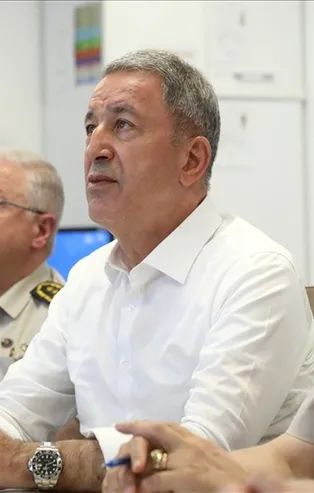 Bakan Akar "Pençe Harekatı"nı böyle yönetti