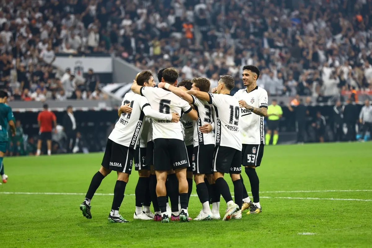 1792389302494.jpg Akyazı'da dev maç! Hocalardan ilk 11'de sürpriz tercihler-8