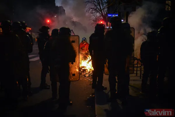 Paris yangın yeri! Fransa'daki 'emeklilik' reformu gösterilerinde gençler de sahnede: Macron'a tepki büyük - 27