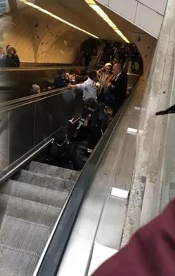 Maslak metrosunda yürüyen merdiven çöktü!