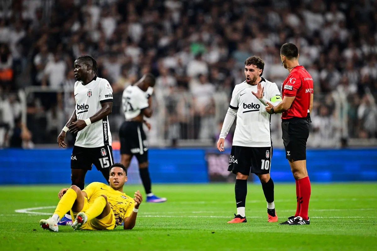canli-besiktas-eyupspor-super-lig-1-hafta-maci-1786907585287.jpg Beşiktaş taraftarları tribünleri doldurdu