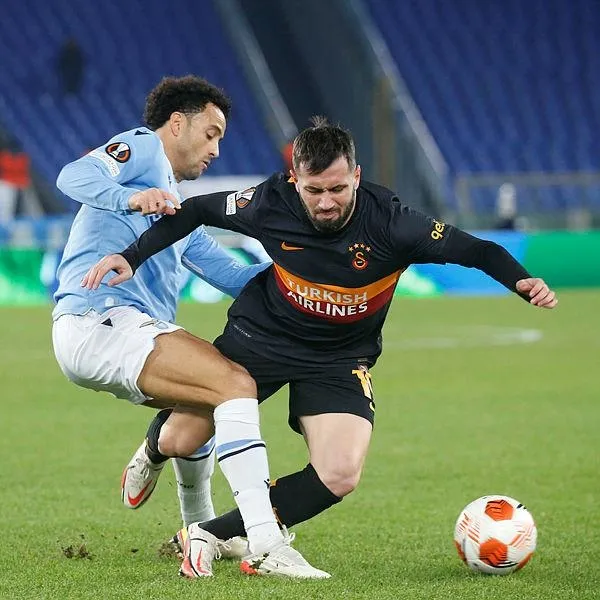 galatasaray-sarinin-takimi-lazio-ile-berabere-kaldi-avrupa-liginde-adini-son-16ya-yazdirdi-1639089740560.jpeg Galatasaray Sarrı'nin takımı Lazio ile berabere kaldı Avrupa Ligi'nde adını son 16’ya yazdırdı-6