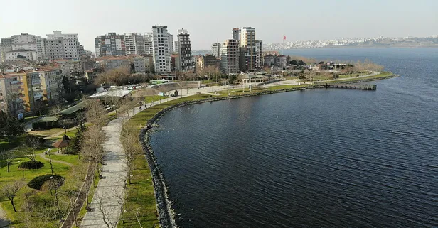 Küçükçekmece'de tedirgin eden görüntü! İzmir'den sonra bu kez İstanbul'da deniz suyu çekildi