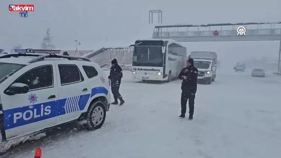 Erzincan-Gümüşhane yolu kapatıldı! Kar ve tipi geçit vermiyor