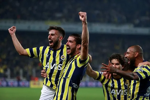 fenerbahce-evinde-basaksehiri-rossinin-muhtesem-goluyle-1-0-maglup-etmeyi-basardi-1666466292861.jpeg Fenerbahçe evinde Başakşehir'i Rossi'nin muhteşem golüyle 1-0 mağlup etmeyi başardı-6