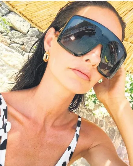 Yasemin Özilhan'ın güneş gözlükleri koleksiyonu dudak uçuklattı - 1