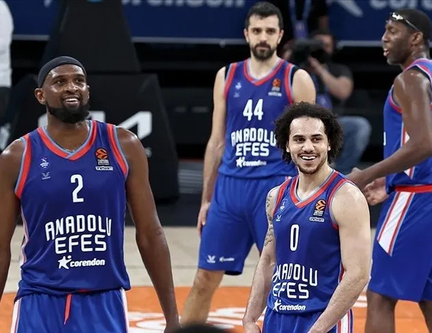 Anadolu Efes 93-80 galip