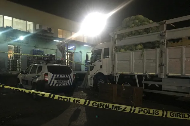 Meyve sebze halinde silah sesleri: 2 yaralı