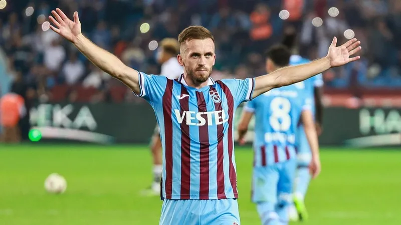 firtinanin-dogal-lideri-trabzonspor-edin-viscanin-atesleyici-konusmasini-yayinladi-soyunma-odasi-inledi-hepini-1709423471417.jpeg Fırtına'nın doğal lideri! Trabzonspor, Edin Visca’nın ateşleyici konuşmasını yayınladı soyunma odası inledi: Hepinize yazıklar olsun-4