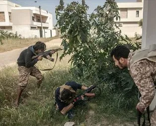 Son dakika: Libya ordusu, darbeci Hafter milislerinin işgalindeki Vatiyye Hava Üssü’nü tamamen kuşattı