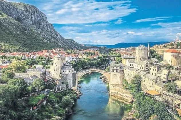 Boşnak mimar Amela Kulaglic'in sergisi Saraybosna'da açıldı