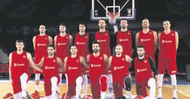 12 Dev Adam bugün Karadağ ile oynuyor