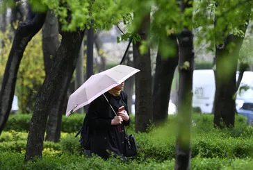İstanbul'da fırtına, 7 ile kuvvetli sağanak alarmı: Yeni haftada sıcaklık 8 derece düşecek