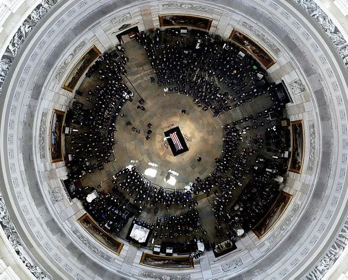 ABD’li Senatör McCain için Kongre’de tören düzenlendi