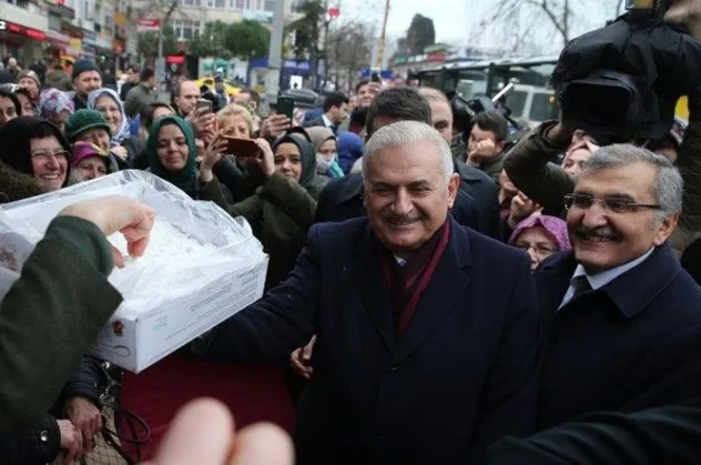 Binali Yıldırım'dan Beykoz'da esnaf ziyareti