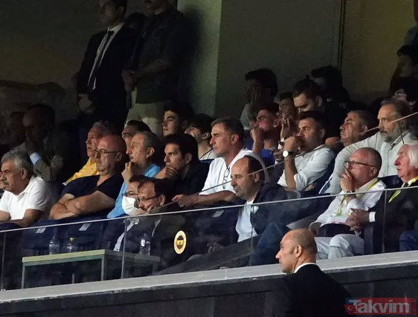 Yakışmadı! Dinamo Kiev'in golü sonrası Fenerbahçe taraftarından 'Vladimir Putin' tezahüratı: Lucescu stadı terk etti - 31