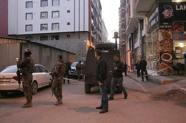 Van'da üzerinde uyuşturucu bulunan şahıs intihar etti