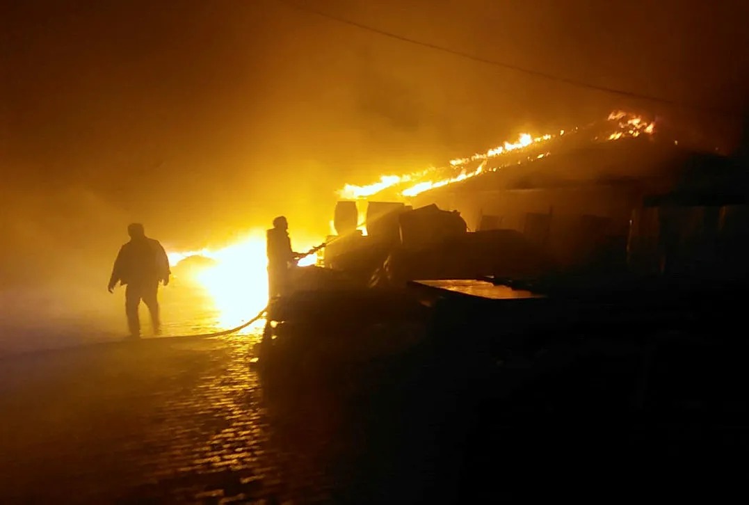 Kocaeli’de bir depoda yangın