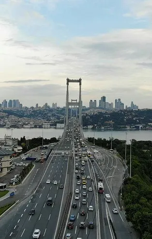 Son dakika: 15 Temmuz Şehitler Köprüsü'ndeki trafik normalleşme sürecinin başlamasıyla alışılan görüntülerine döndü