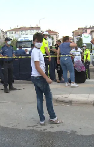 Demir yüklü kamyonun altına girdi! Elazığ'da feci kaza