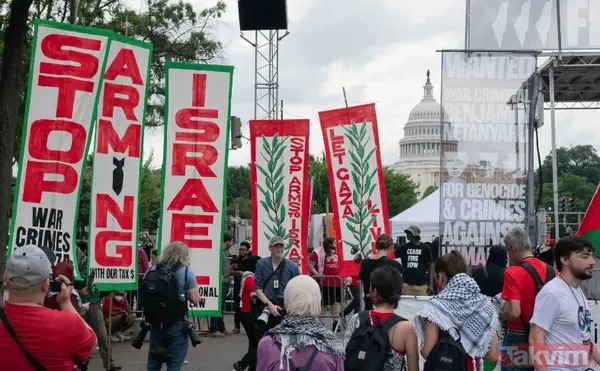 ABD’de Netanyahu’ya böcekli protesto! Washington’da çeşmeleri kana bulayıp İsrail heyetinin kaldığı otele böcekler saldılar - 17