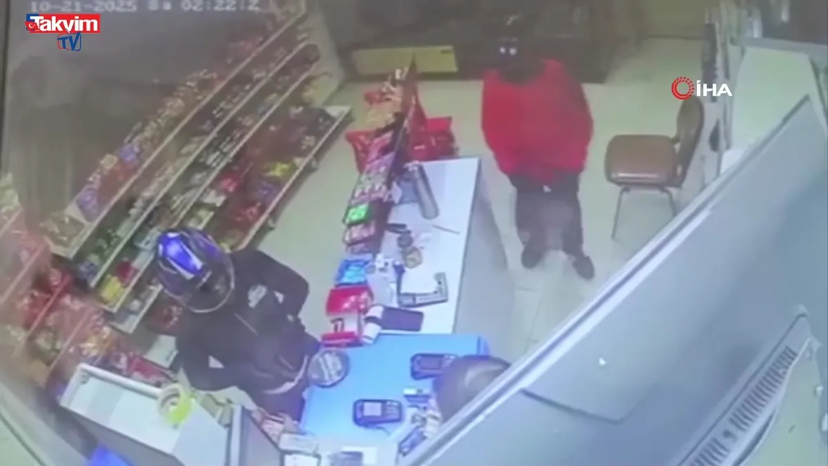 Petrol istasyonunda silahlı soygun... O anlar kamerada!