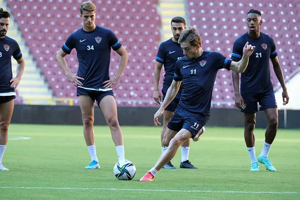 hatay-mi-fenerbahce-mi-kim-gulecek-1632653892538.jpg Hatay mı? Fenerbahçe mi? Kim gülecek?-3