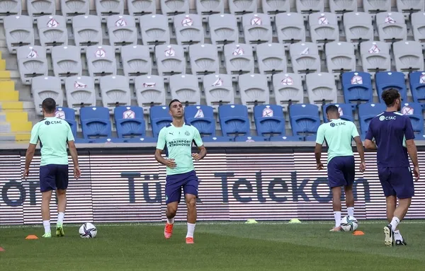 galatasarayin-rakibi-psv-eindhoven-son-antrenmanini-fatih-terim-stadinda-yapti-1627408576776.jpg