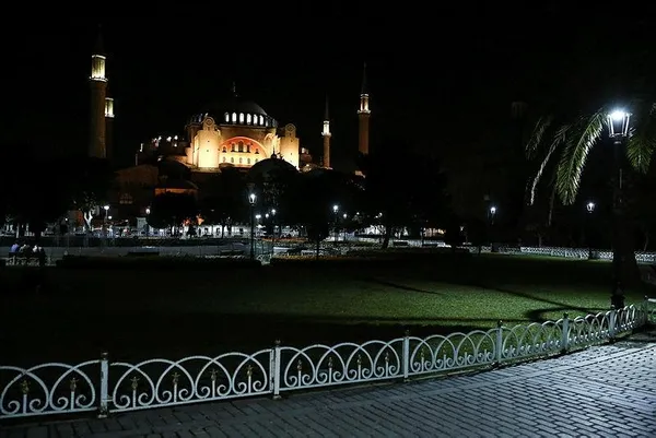 15-temmuz-hain-darbe-girisiminin-yil-donumunde-ayasofya-dahil-81-ildeki-90-bin-camide-selalar-yukseldi-1594849655351.jpeg 15 Temmuz hain darbe girişiminin yıl dönümünde Ayasofya dahil 81 ildeki 90 bin camide selalar yükseldi-1