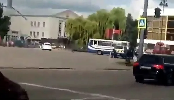 ukraynadaki-rehine-krizi-saldirgan-teslim-oldu-1595365301684.jpg Ukrayna'daki rehine krizi: Saldırgan teslim oldu-3