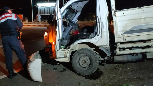 1638471347343.jpg Sakarya'da ticari araçla kamyonet çarpıştı! Yaralılar var-3