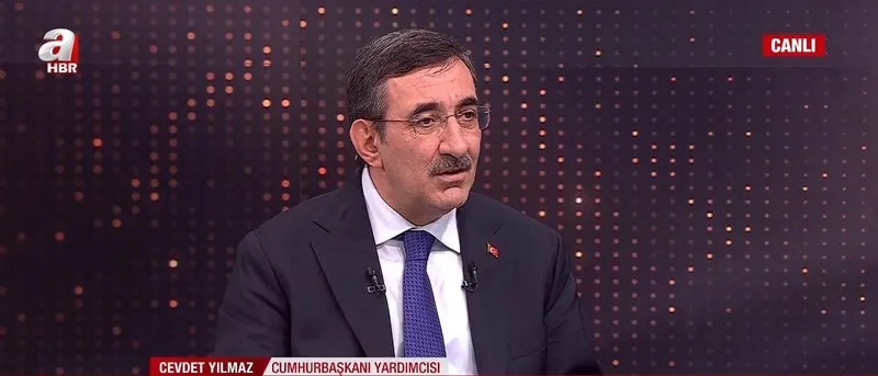 cumhurbaskani-yardimcisi-cevdet-yilmaz-a-haber-ekranlarinda-onemli-aciklamalarda-bulundu-1713554596477.jpeg