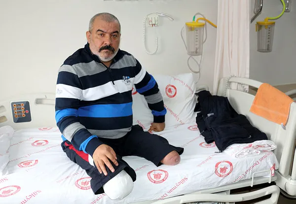 iki-bacagini-kaybetmesine-ragmen-hayata-tutunmayi-basaran-3-cocuk-babasi-koronavirusten-oldu-1631879182681.jpg İki bacağını kaybetmesine rağmen hayata tutunmayı başaran 3 çocuk babası koronavirüsten öldü-5