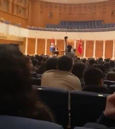 Sığınmacılar üzerinden provokatif açıklamalar yapan Ümit Özdağ'a öğrenci tokadı! Bilkent'te yuhaladılar-3