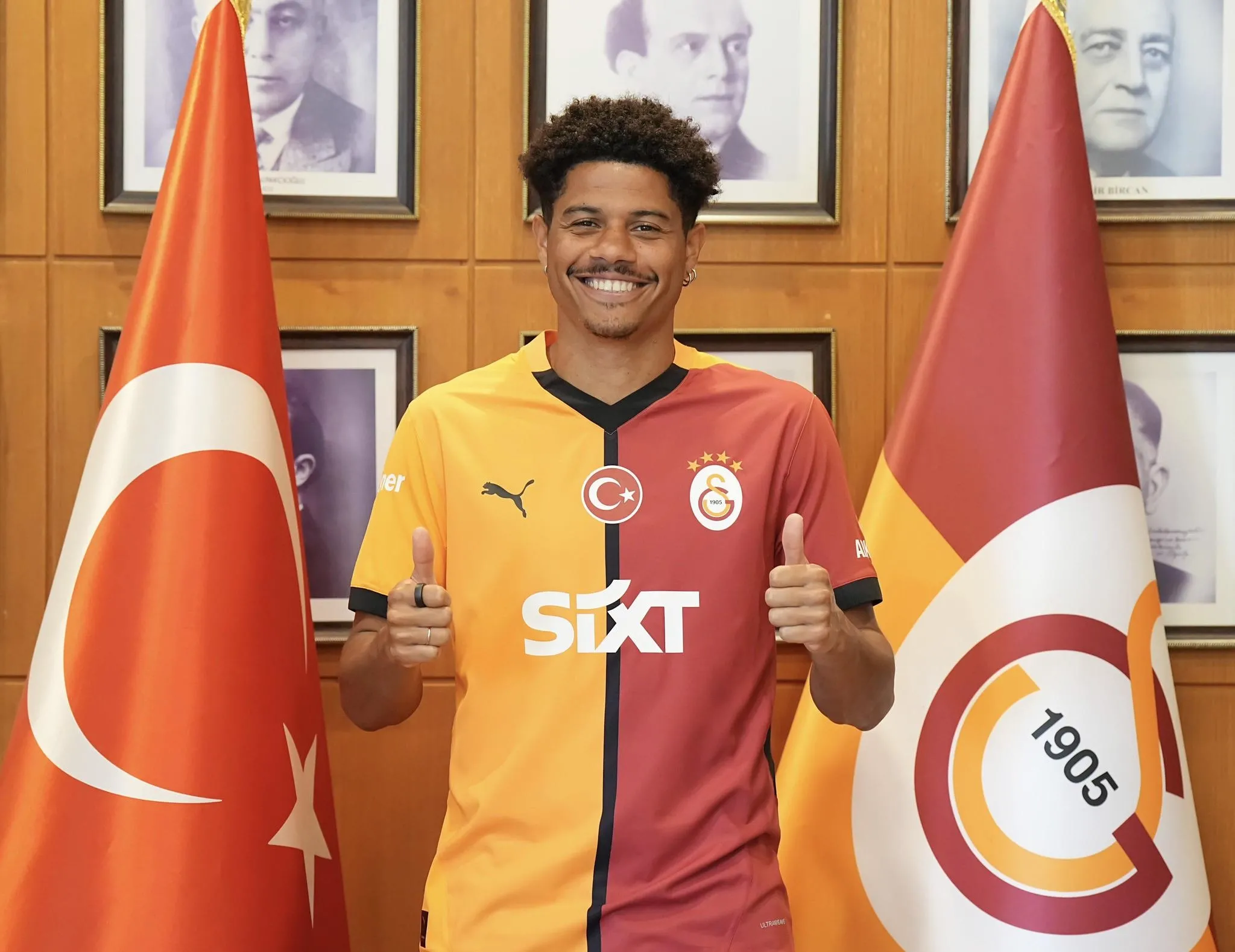 Sara hayran bıraktı