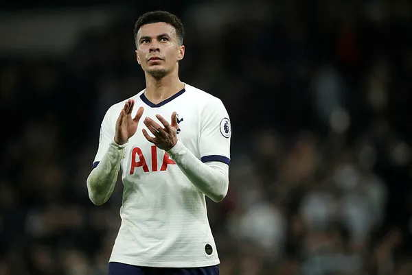 dunyaca-unlu-futbolcuya-buyuk-sok-evine-giren-hirsiz-saldirdi-dele-alli-yaralandi-1589439291473.jpg Dünyaca ünlü futbolcuya büyük şok! Evine giren hırsız saldırdı, Dele Alli yaralandı-2